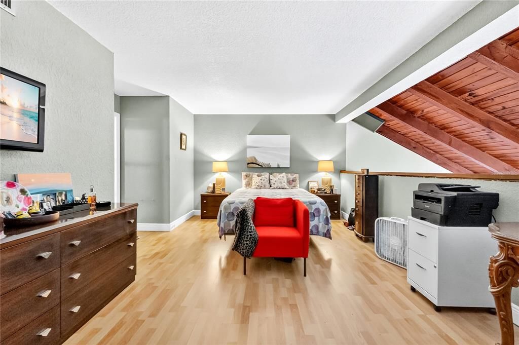 Active With Contract: $405,000 (2 beds, 2 baths, 1318 Square Feet)