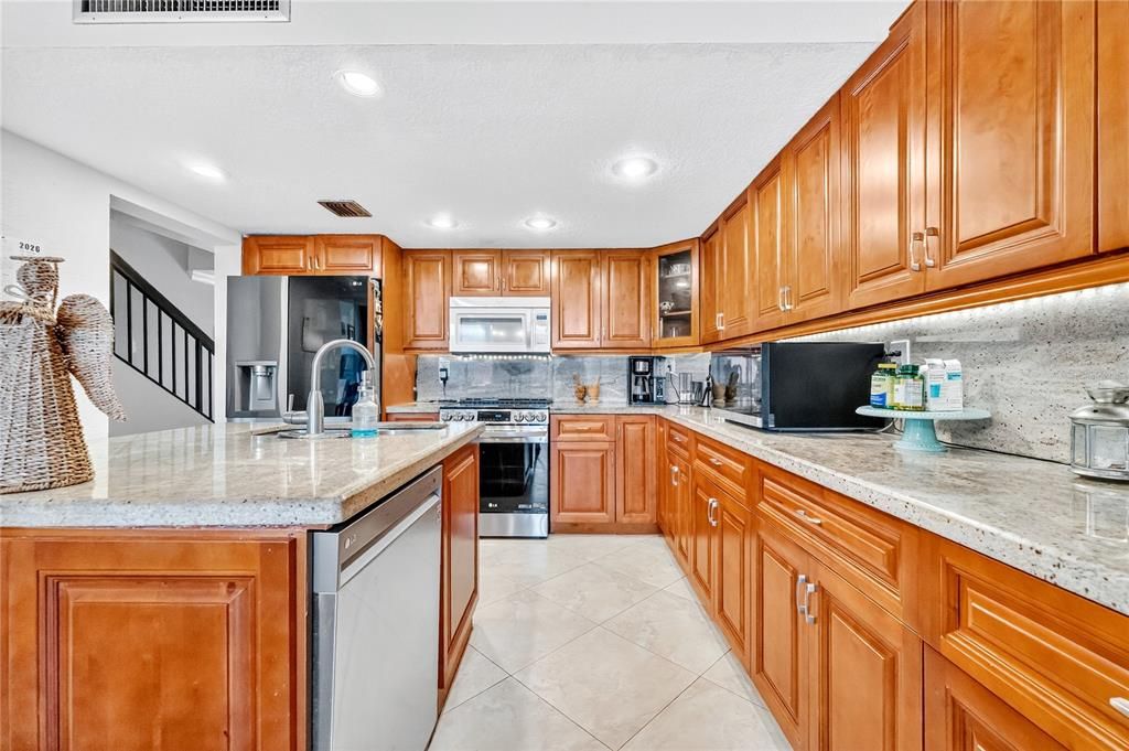 Active With Contract: $405,000 (2 beds, 2 baths, 1318 Square Feet)