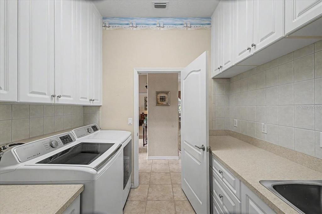 For Sale: $559,000 (3 beds, 2 baths, 2199 Square Feet)