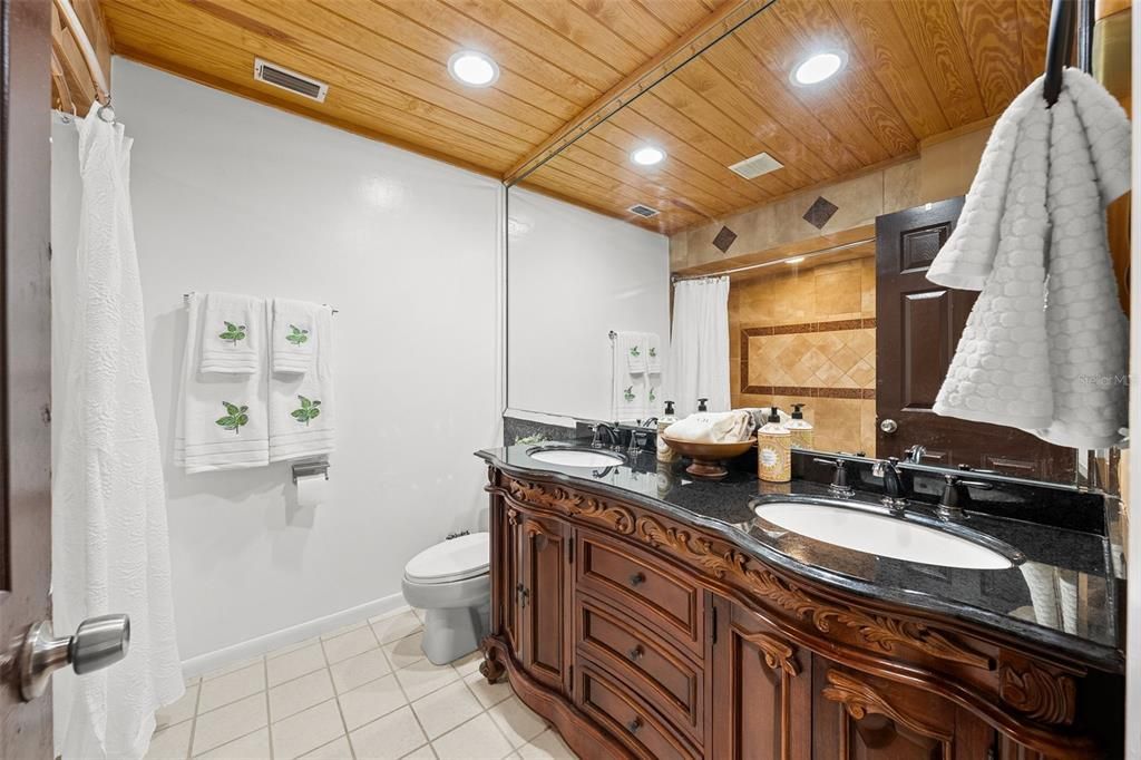 En Venta: $675,000 (3 camas, 2 baños, 2534 Pies cuadrados)