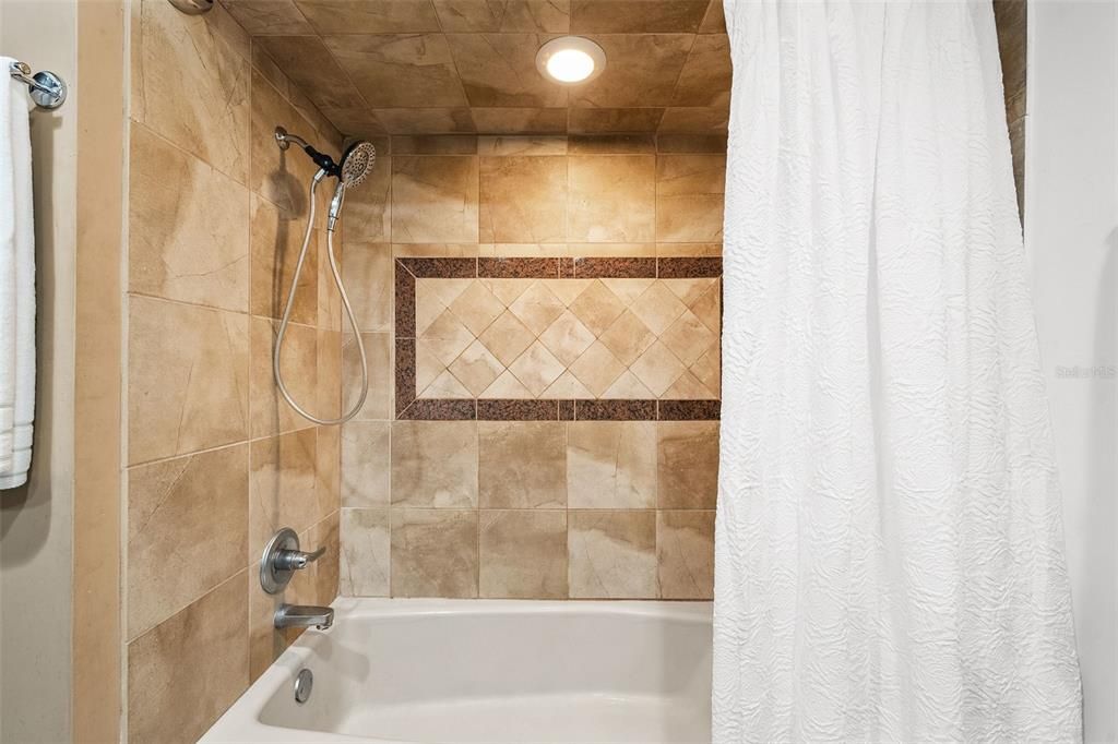 En Venta: $675,000 (3 camas, 2 baños, 2534 Pies cuadrados)