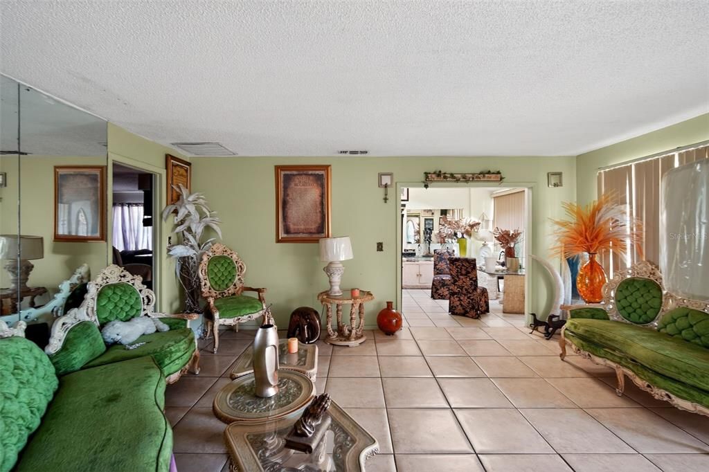 En Venta: $289,000 (3 camas, 2 baños, 2192 Pies cuadrados)