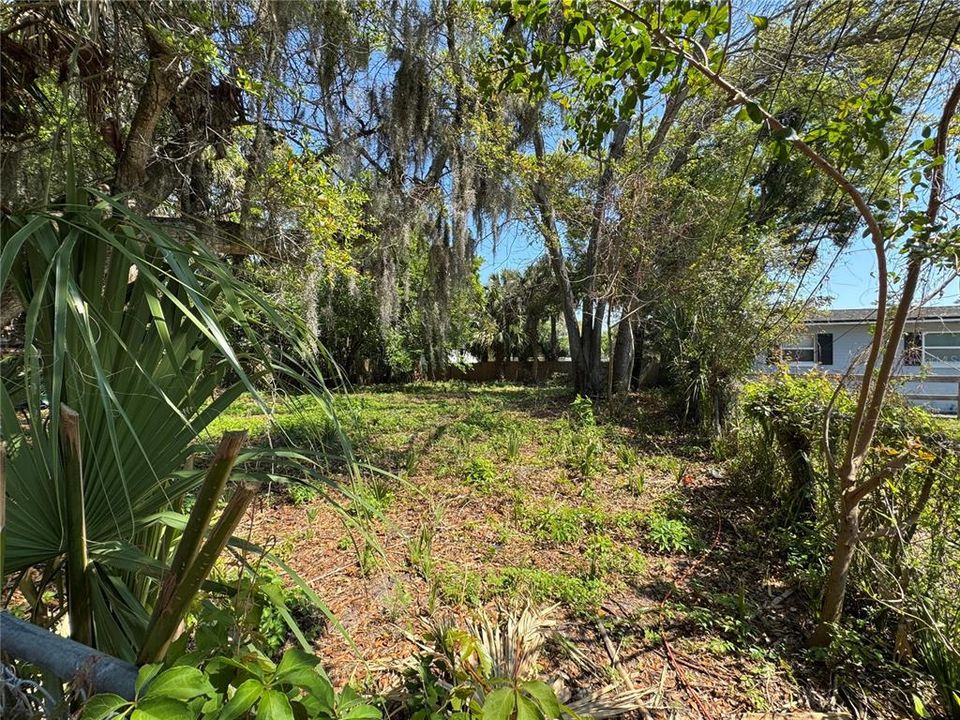 На продажу: $65,000 (0.15 acres)
