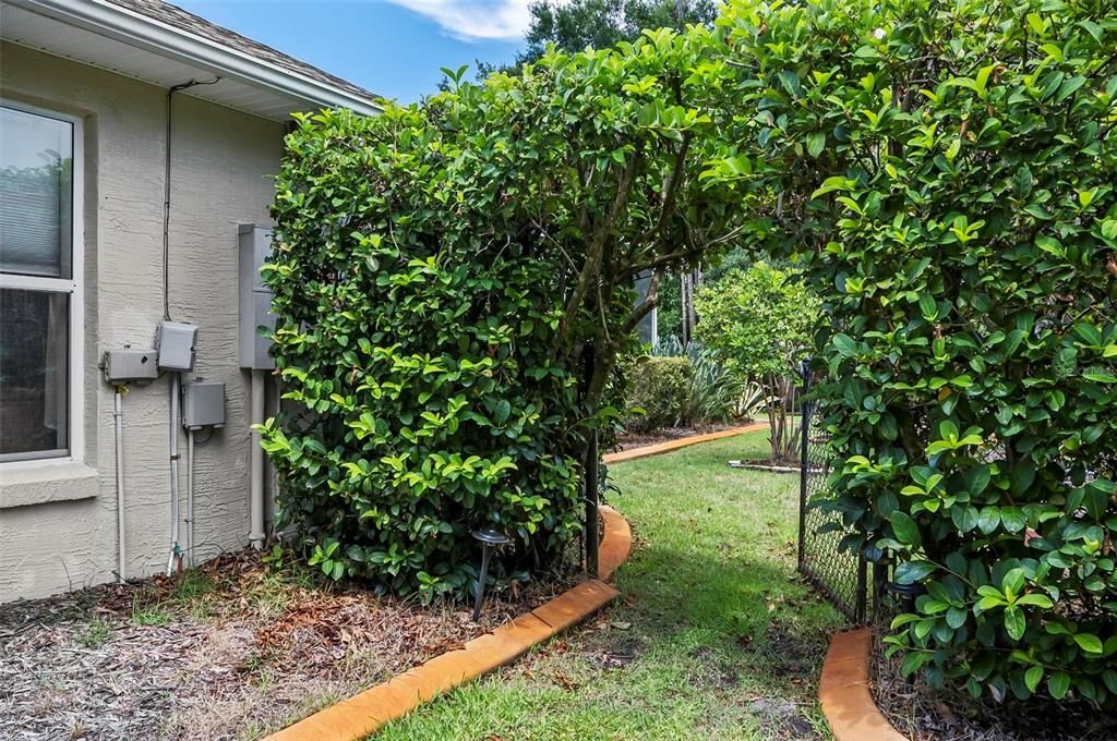 Active With Contract: $550,000 (3 beds, 2 baths, 1815 Square Feet)