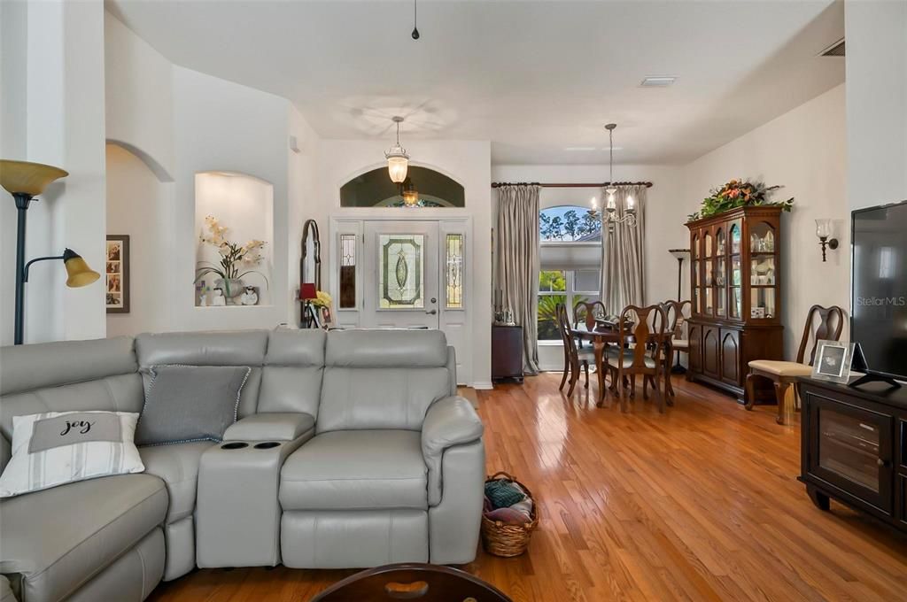 Active With Contract: $550,000 (3 beds, 2 baths, 1815 Square Feet)