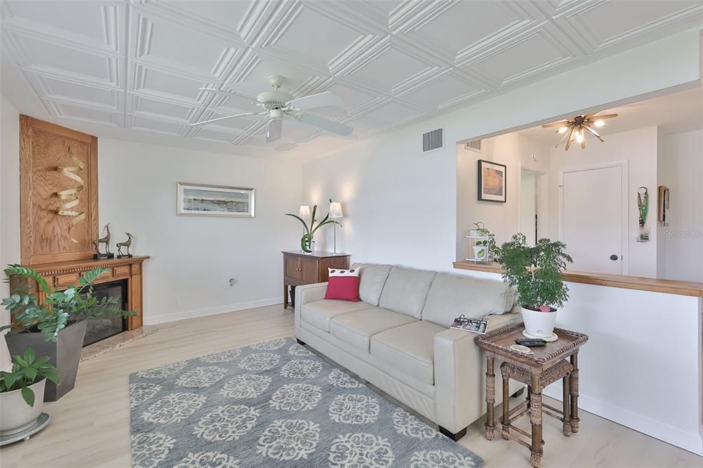 En Venta: $398,000 (3 camas, 2 baños, 1951 Pies cuadrados)
