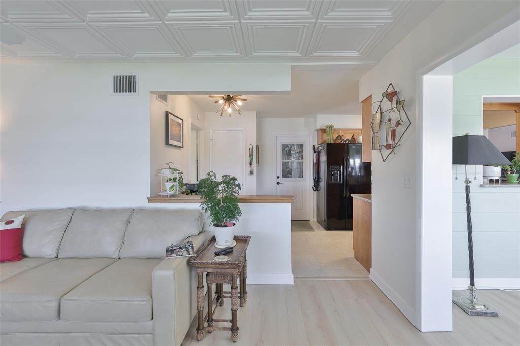 En Venta: $398,000 (3 camas, 2 baños, 1951 Pies cuadrados)