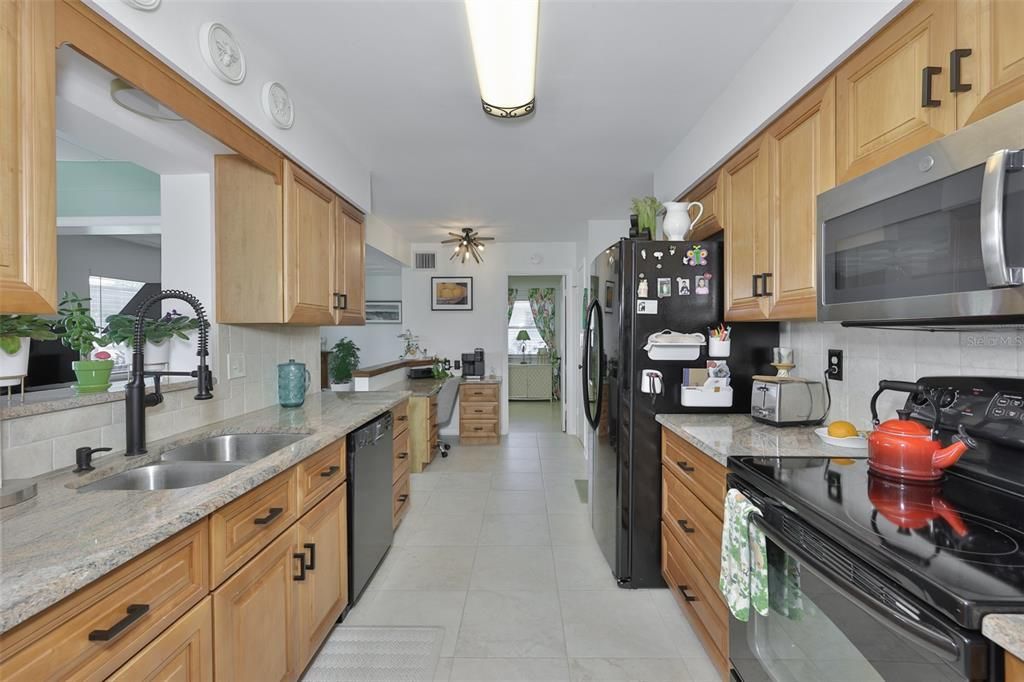 En Venta: $398,000 (3 camas, 2 baños, 1951 Pies cuadrados)