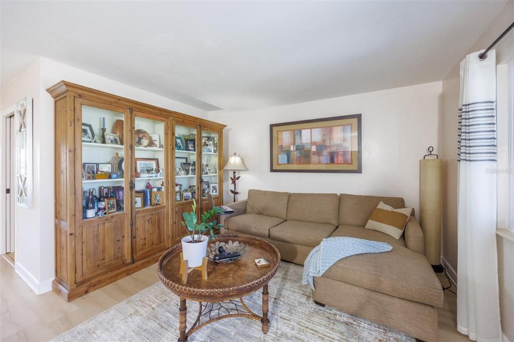 En Venta: $398,000 (3 camas, 2 baños, 1951 Pies cuadrados)