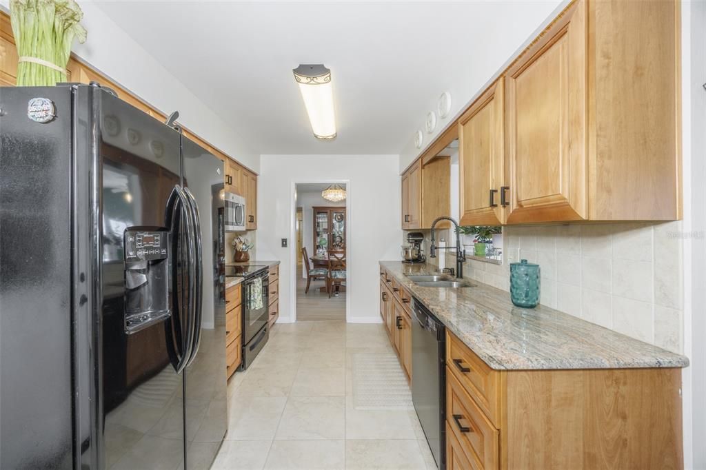 En Venta: $398,000 (3 camas, 2 baños, 1951 Pies cuadrados)