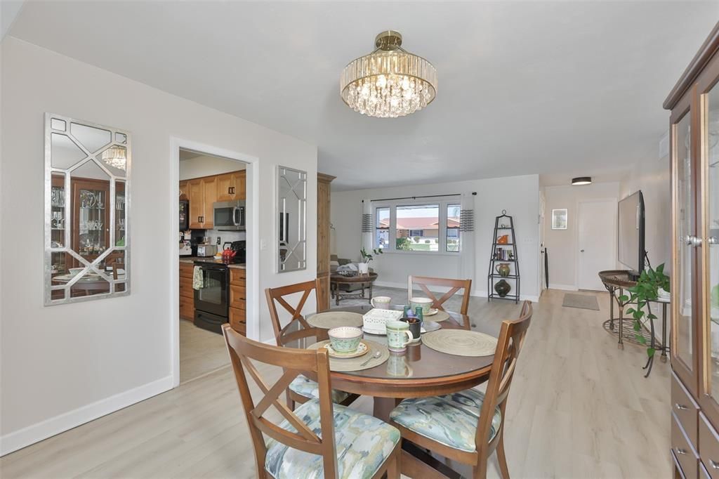 En Venta: $398,000 (3 camas, 2 baños, 1951 Pies cuadrados)
