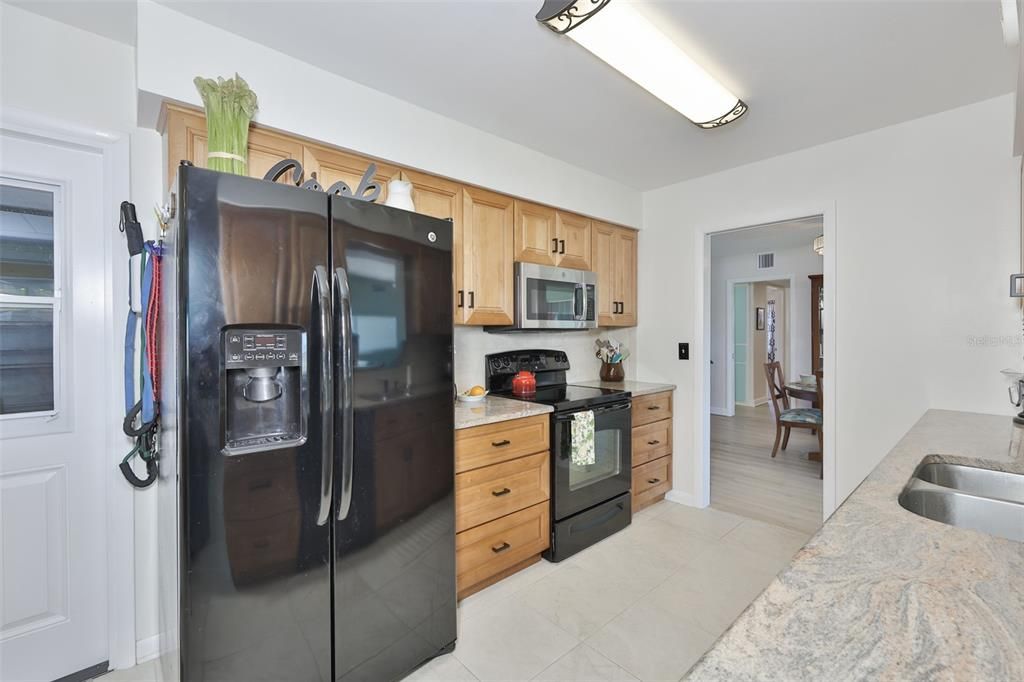 En Venta: $398,000 (3 camas, 2 baños, 1951 Pies cuadrados)