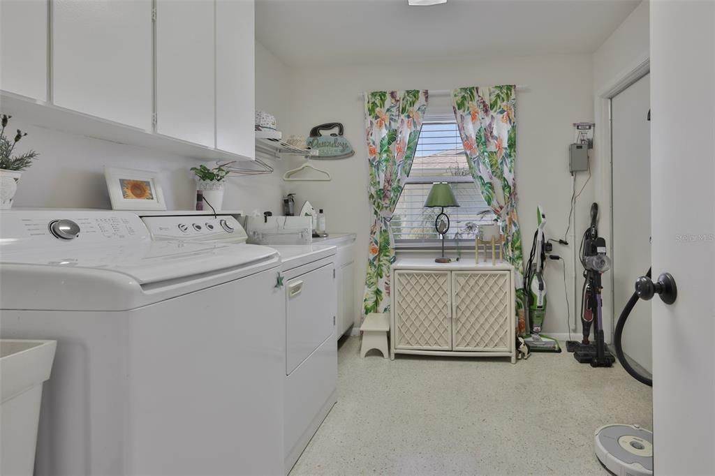 En Venta: $398,000 (3 camas, 2 baños, 1951 Pies cuadrados)