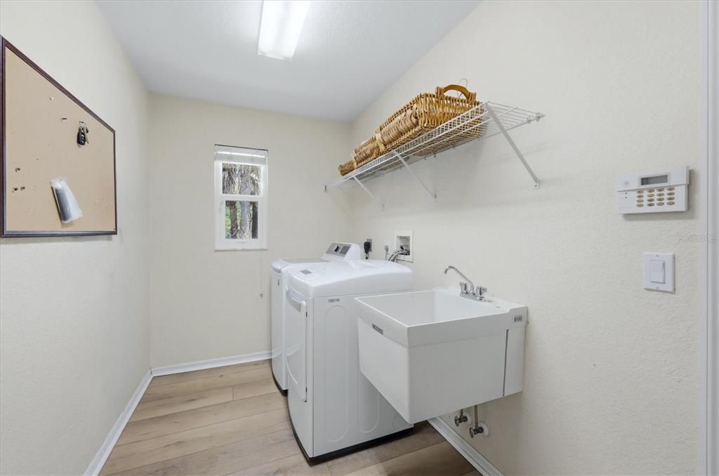 Activo con contrato: $420,000 (3 camas, 2 baños, 2011 Pies cuadrados)