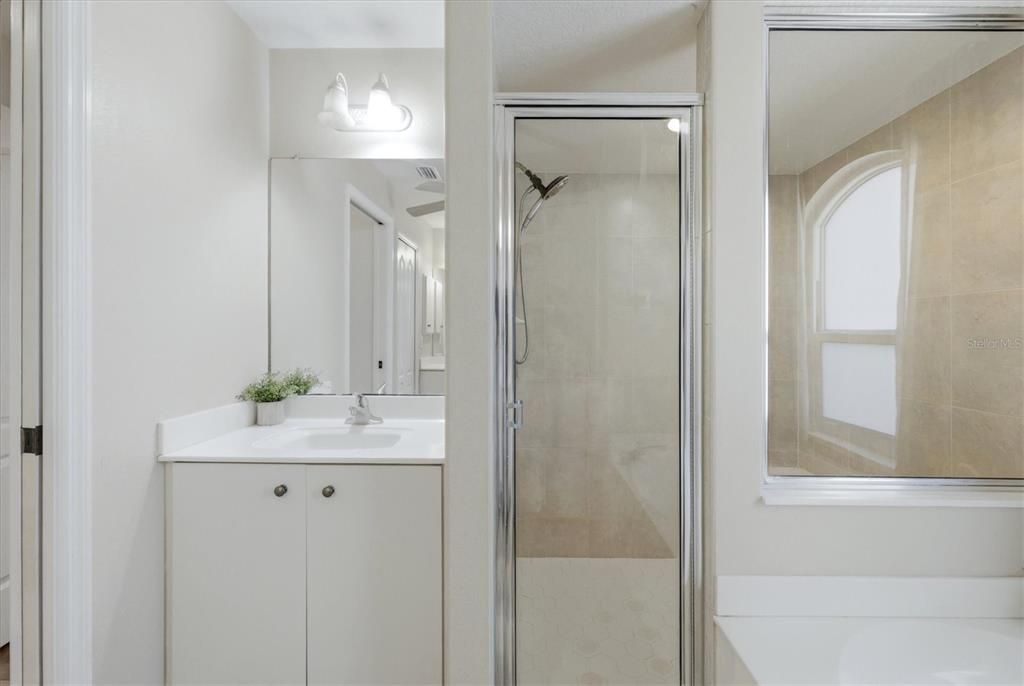 Activo con contrato: $420,000 (3 camas, 2 baños, 2011 Pies cuadrados)