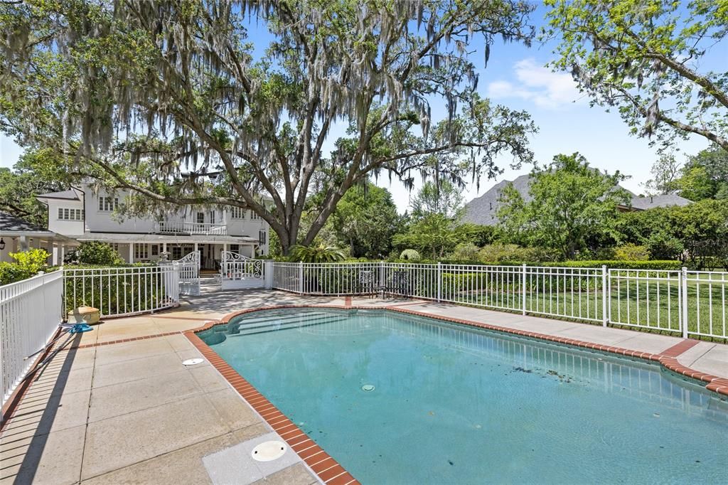 For Sale: $3,250,000 (5 beds, 3 baths, 4884 Square Feet)