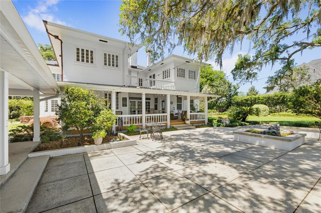 For Sale: $3,250,000 (5 beds, 3 baths, 4884 Square Feet)