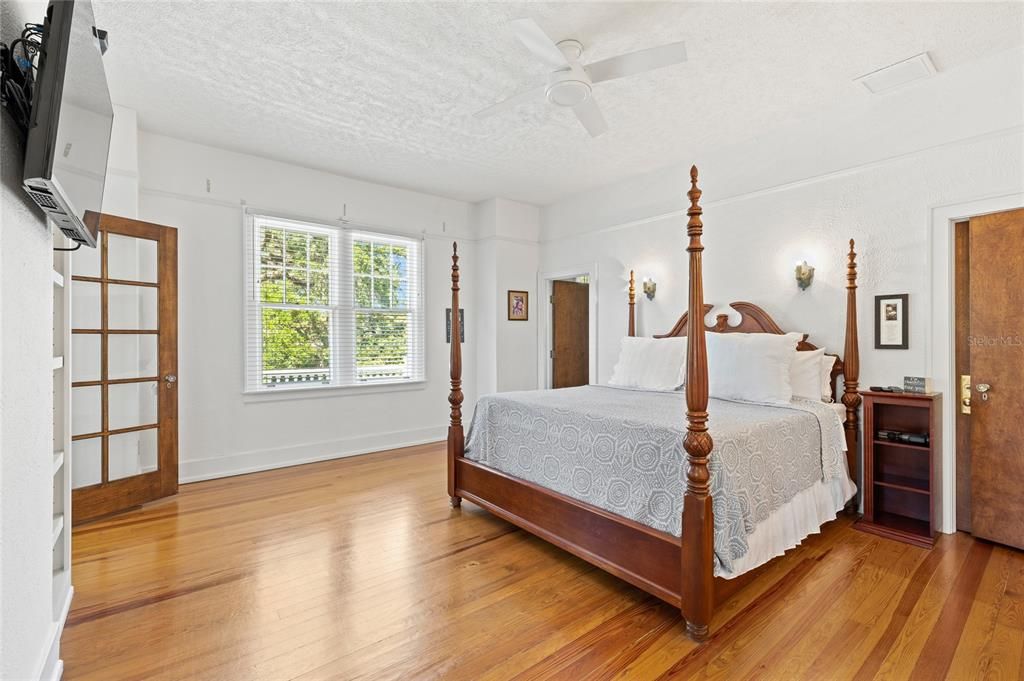 For Sale: $3,250,000 (5 beds, 3 baths, 4884 Square Feet)