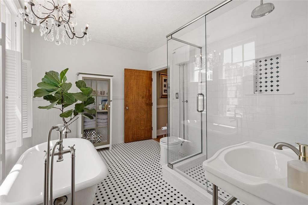 For Sale: $3,250,000 (5 beds, 3 baths, 4884 Square Feet)