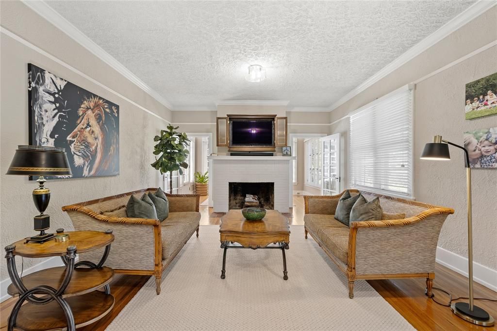 For Sale: $3,250,000 (5 beds, 3 baths, 4884 Square Feet)