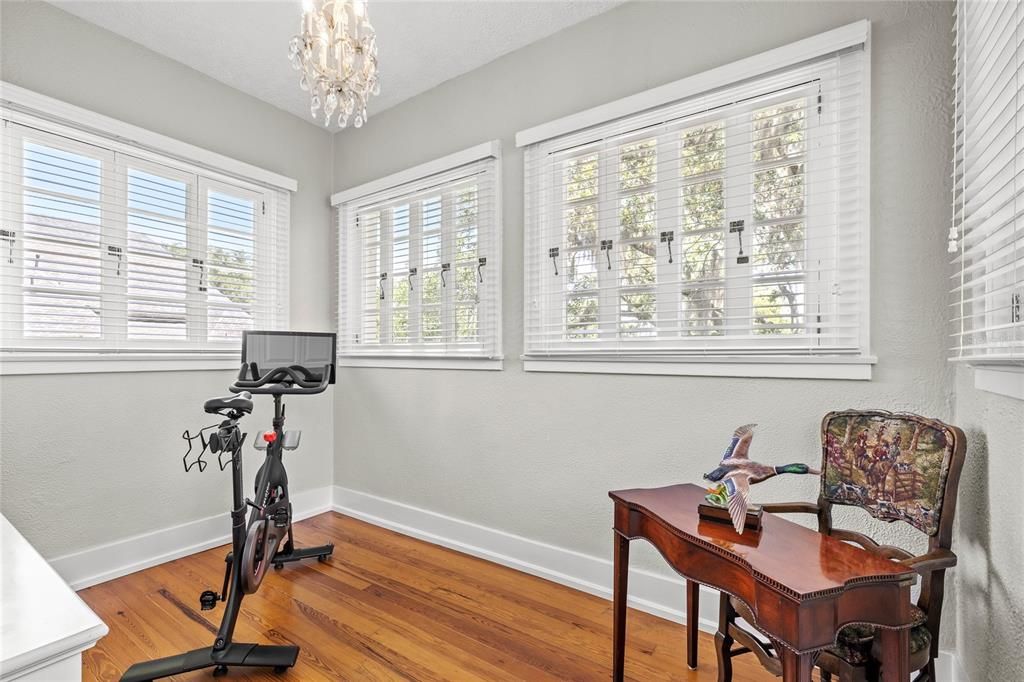 For Sale: $3,250,000 (5 beds, 3 baths, 4884 Square Feet)