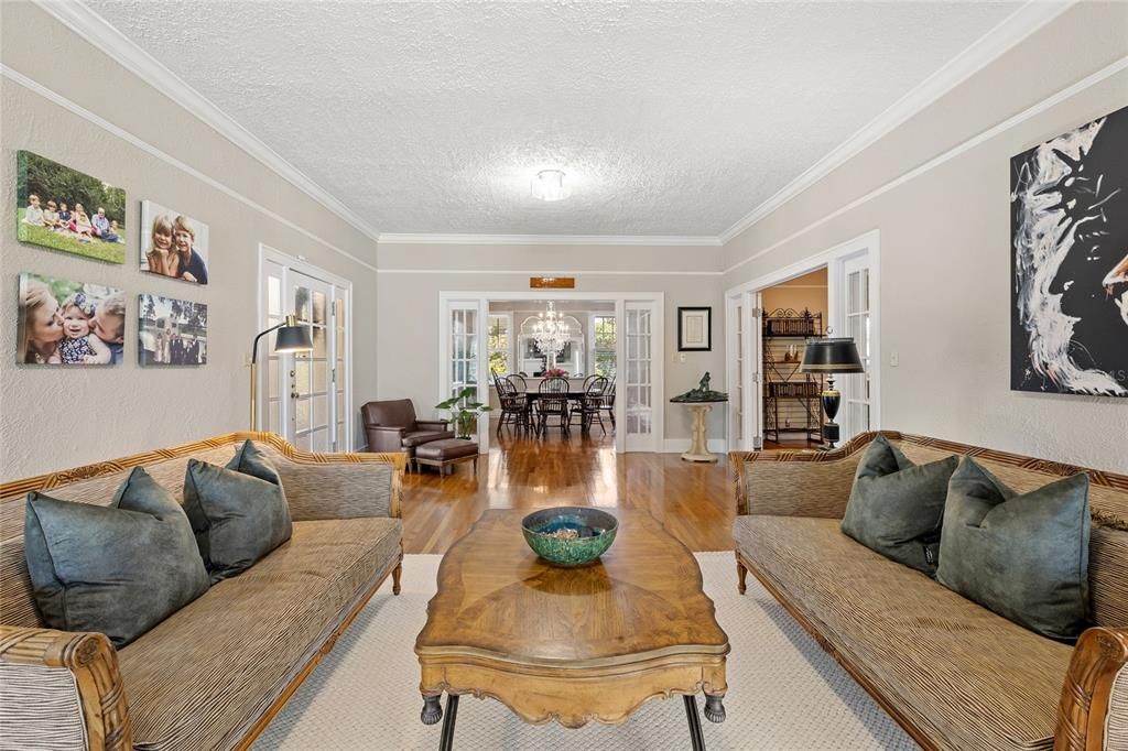 For Sale: $3,250,000 (5 beds, 3 baths, 4884 Square Feet)