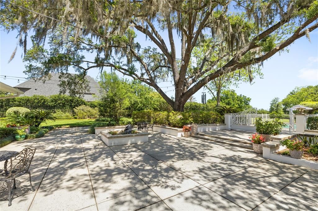 For Sale: $3,250,000 (5 beds, 3 baths, 4884 Square Feet)