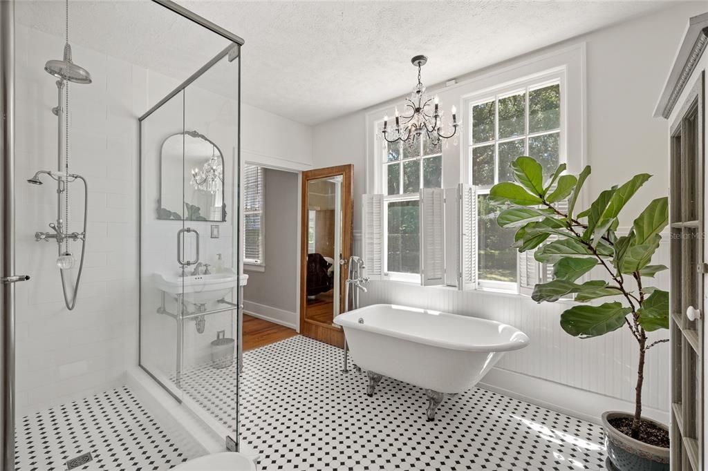 For Sale: $3,250,000 (5 beds, 3 baths, 4884 Square Feet)