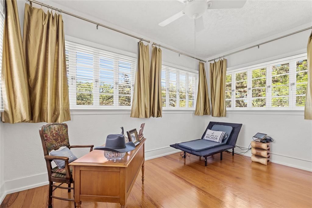 For Sale: $3,250,000 (5 beds, 3 baths, 4884 Square Feet)