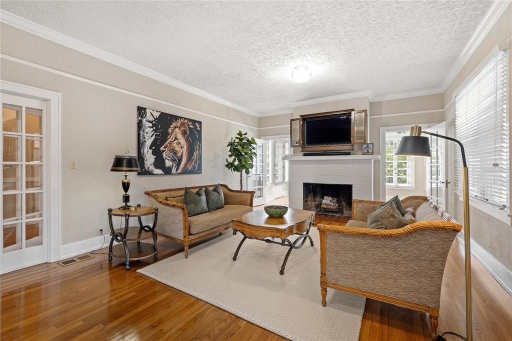For Sale: $3,250,000 (5 beds, 3 baths, 4884 Square Feet)