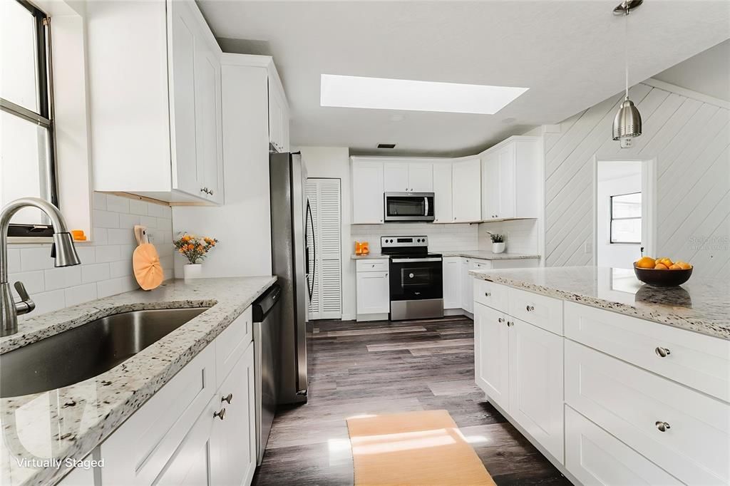En Venta: $415,000 (3 camas, 2 baños, 1728 Pies cuadrados)