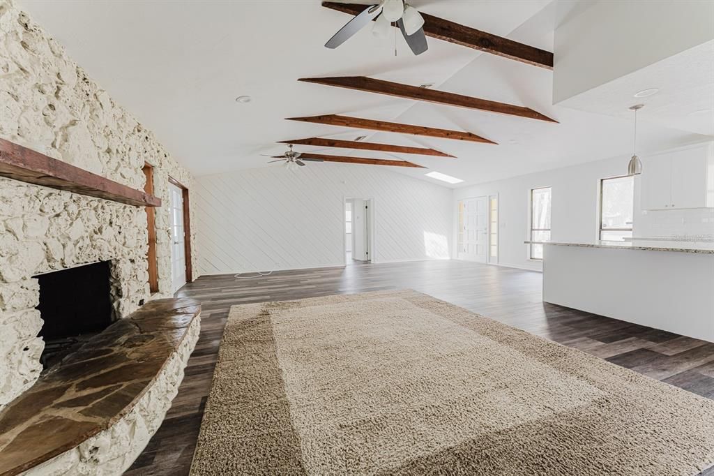 En Venta: $415,000 (3 camas, 2 baños, 1728 Pies cuadrados)