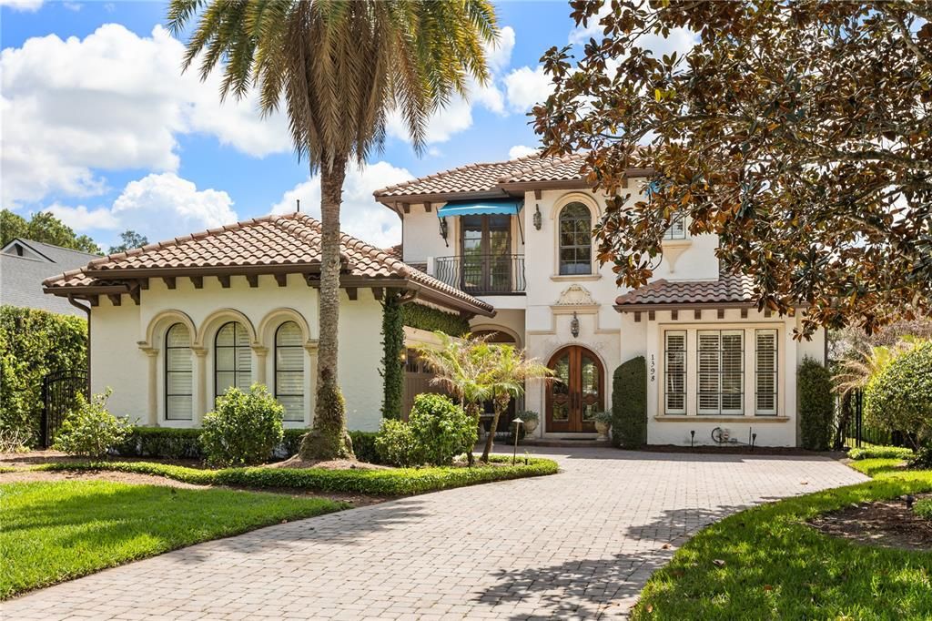 Activo con contrato: $2,195,000 (4 camas, 3 baños, 3450 Pies cuadrados)
