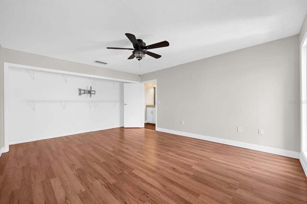 For Sale: $720,000 (3 beds, 2 baths, 1877 Square Feet)