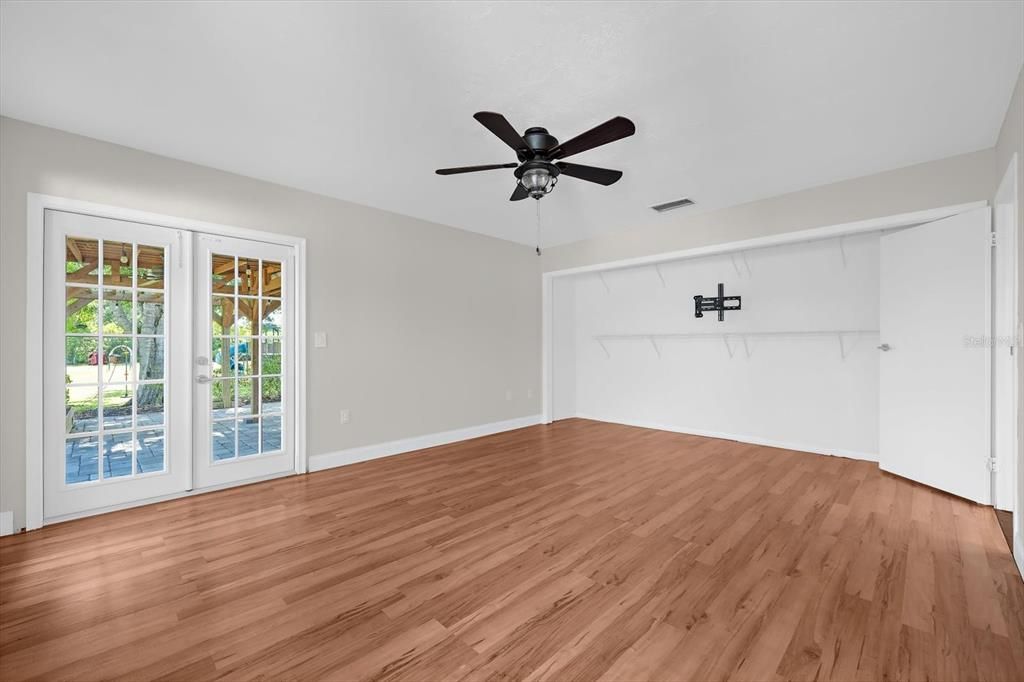 For Sale: $720,000 (3 beds, 2 baths, 1877 Square Feet)