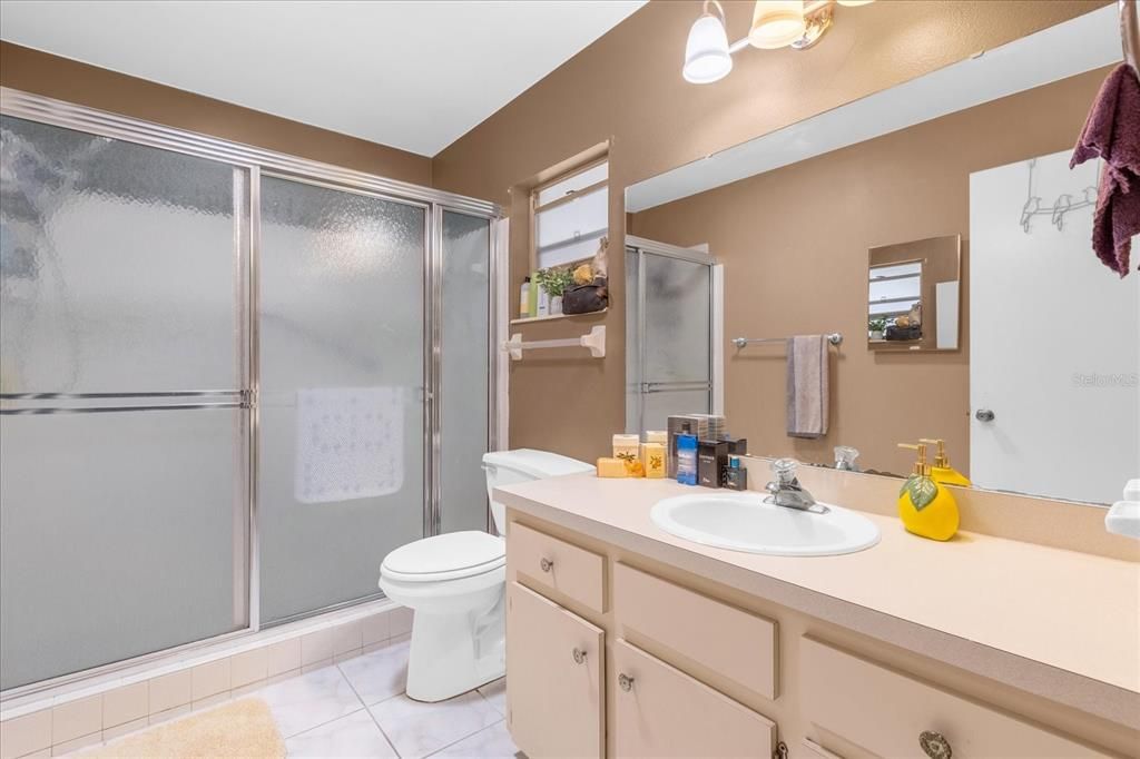 Activo con contrato: $118,900 (2 camas, 2 baños, 1571 Pies cuadrados)
