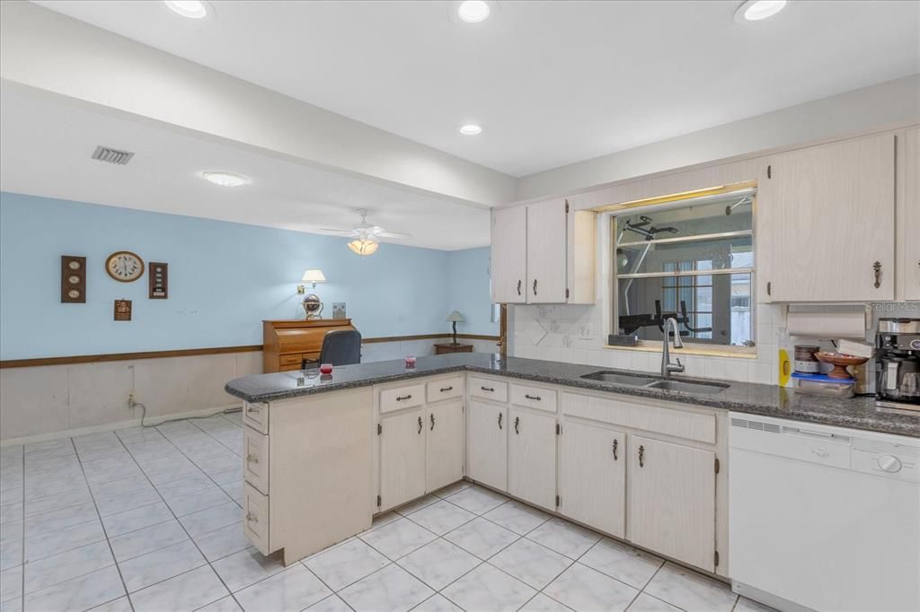 Activo con contrato: $118,900 (2 camas, 2 baños, 1571 Pies cuadrados)