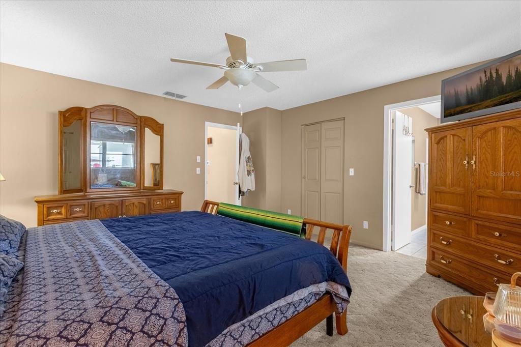 Activo con contrato: $118,900 (2 camas, 2 baños, 1571 Pies cuadrados)