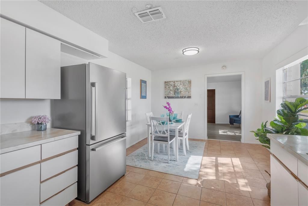 На продажу: $189,900 (2 спален, 1 ванн, 1246 Квадратных фут)