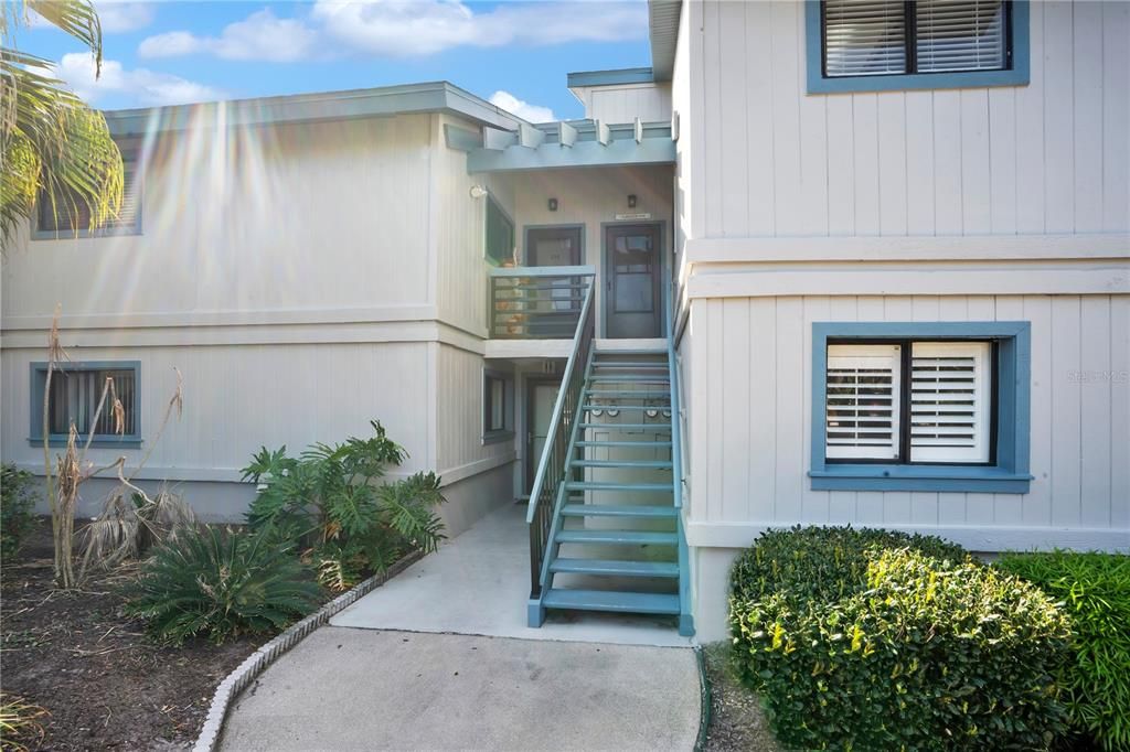 For Sale: $265,000 (1 beds, 1 baths, 891 Square Feet)