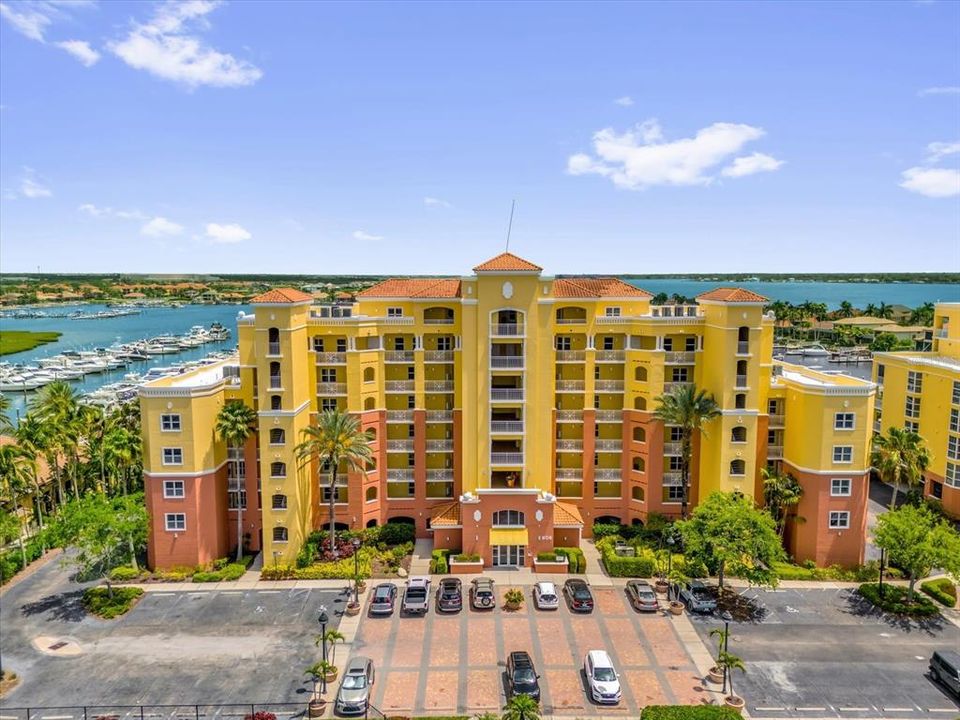 For Sale: $425,000 (2 beds, 2 baths, 1758 Square Feet)