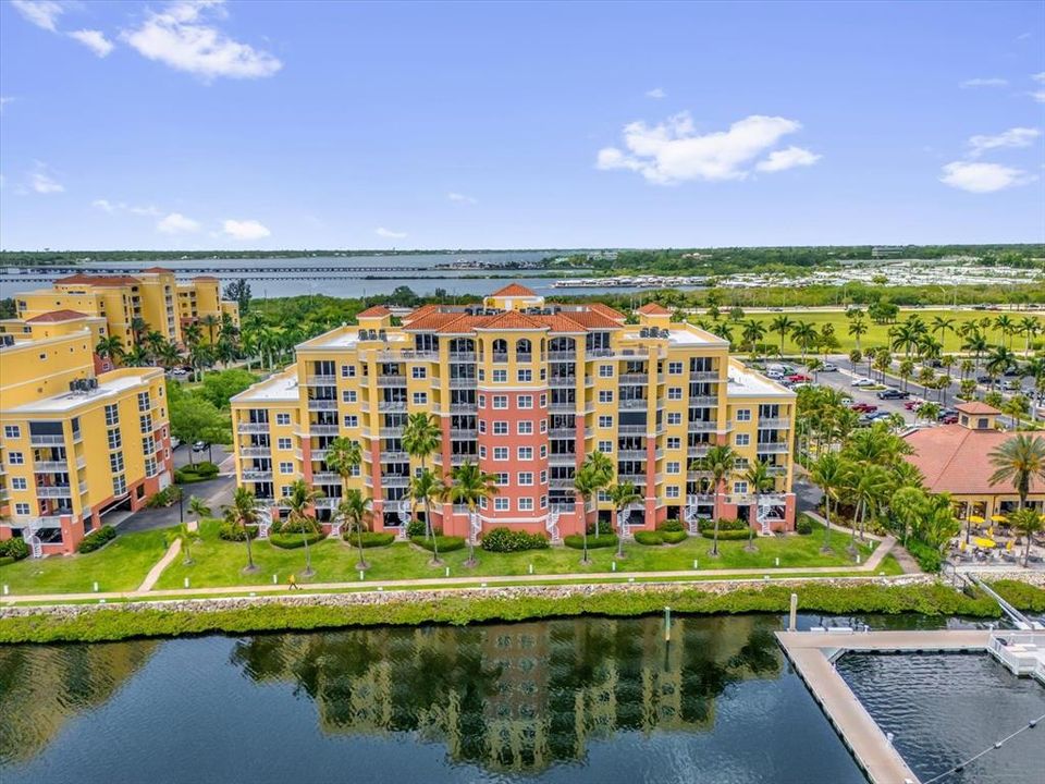 For Sale: $425,000 (2 beds, 2 baths, 1758 Square Feet)