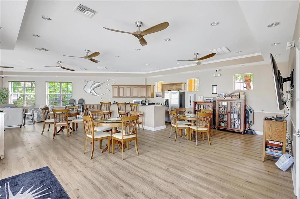 For Sale: $425,000 (2 beds, 2 baths, 1758 Square Feet)