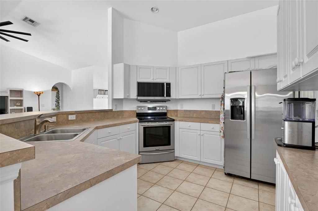 На продажу: $465,000 (3 спален, 2 ванн, 1812 Квадратных фут)