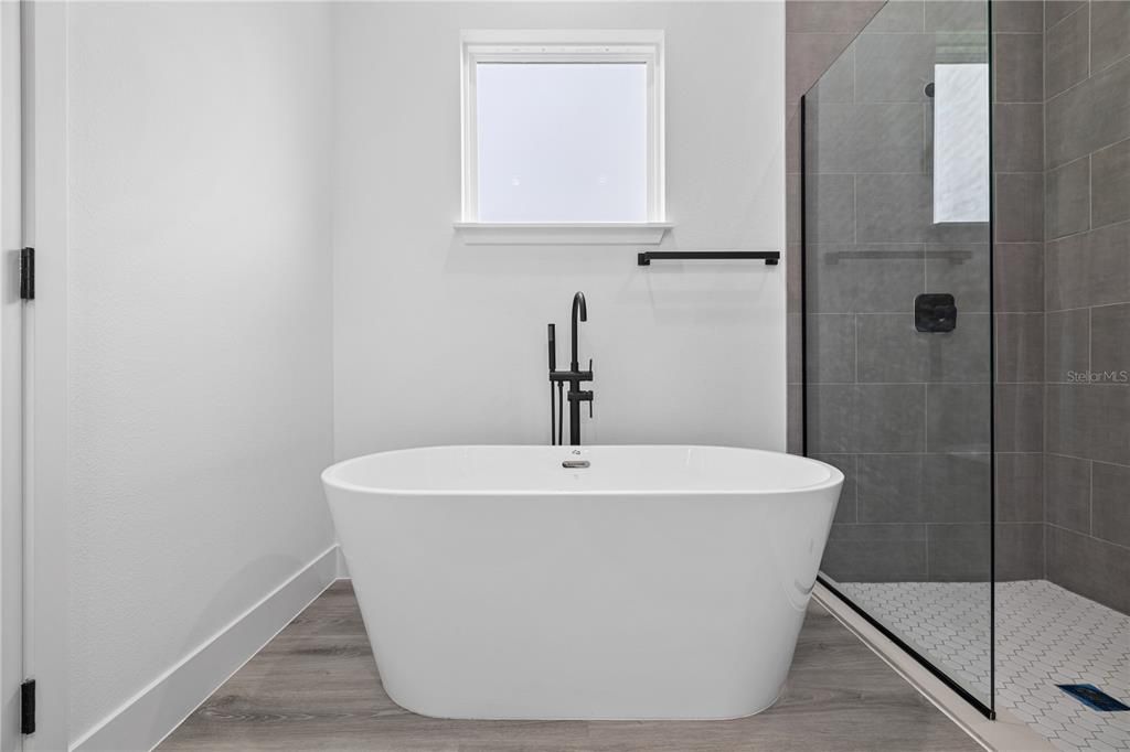 Active With Contract: $300,000 (4 beds, 2 baths, 1878 Square Feet)