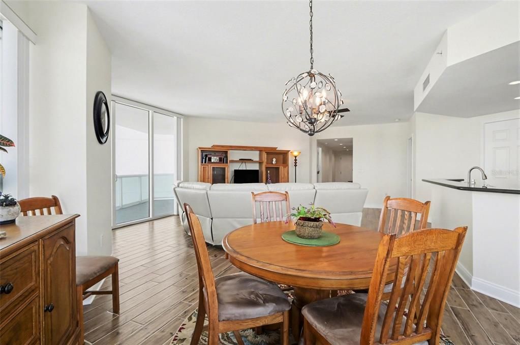 For Sale: $349,000 (3 beds, 3 baths, 1922 Square Feet)