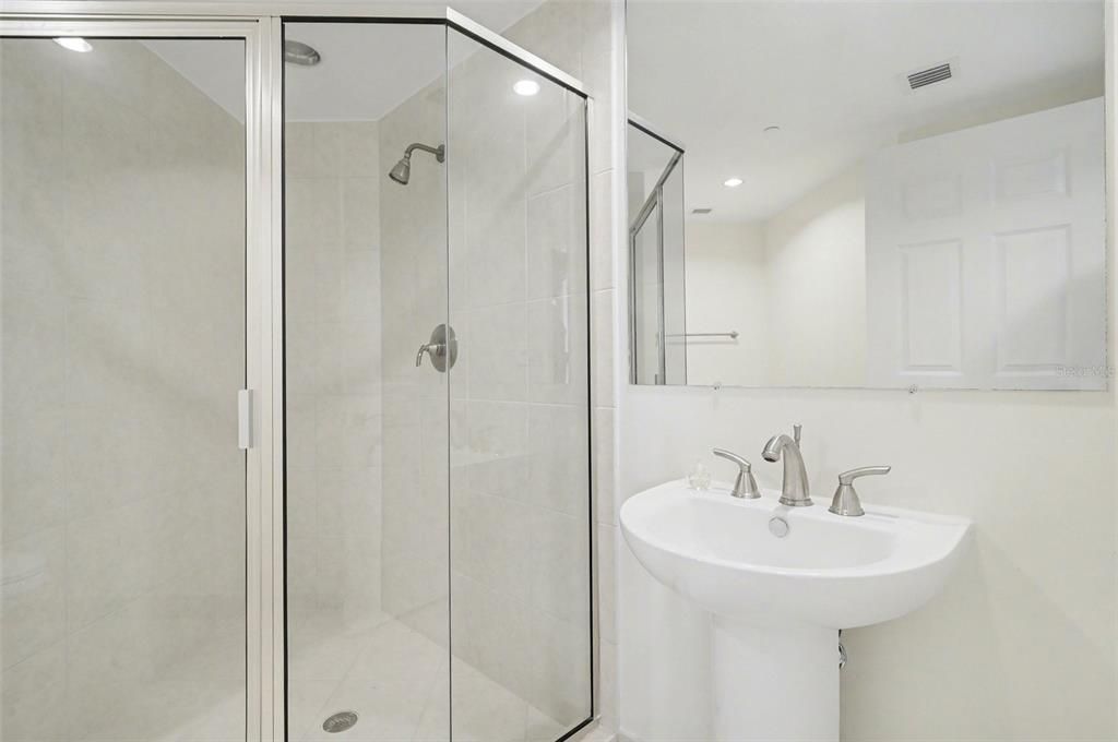 For Sale: $349,000 (3 beds, 3 baths, 1922 Square Feet)