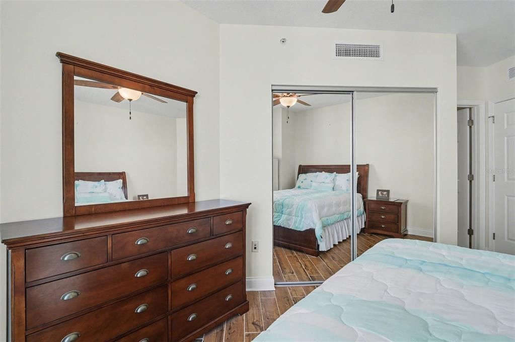 For Sale: $349,000 (3 beds, 3 baths, 1922 Square Feet)
