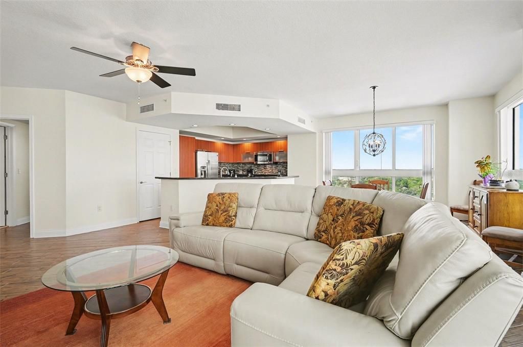 For Sale: $349,000 (3 beds, 3 baths, 1922 Square Feet)