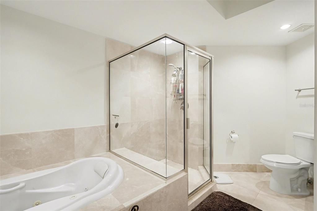 For Sale: $349,000 (3 beds, 3 baths, 1922 Square Feet)